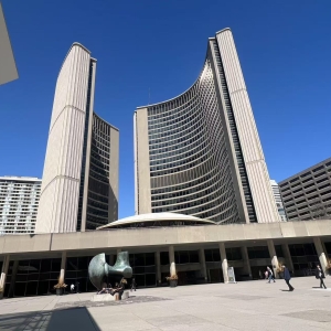 多伦多市议员以压倒性票数投票决定为自己加薪24%