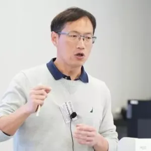 知名华裔教授住宅遭FBI突袭，目前仍失联