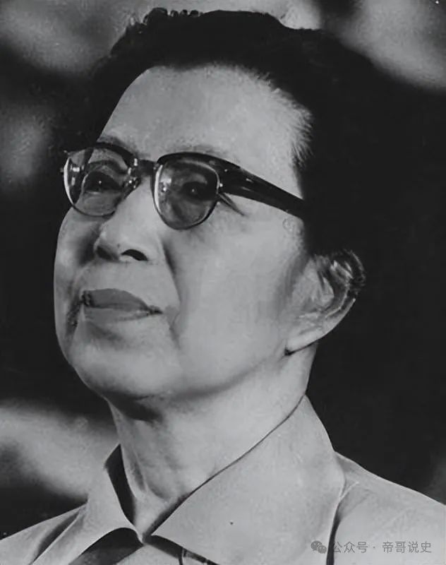 听说江青要接班，毛主席大笑：不会的，她不行