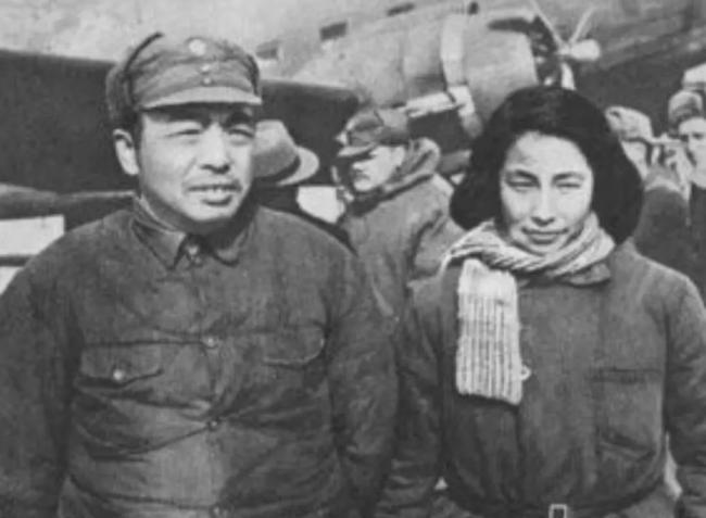 3位伟人夫人的合影，最左边是公认的美女，却因一件事遗憾终身
